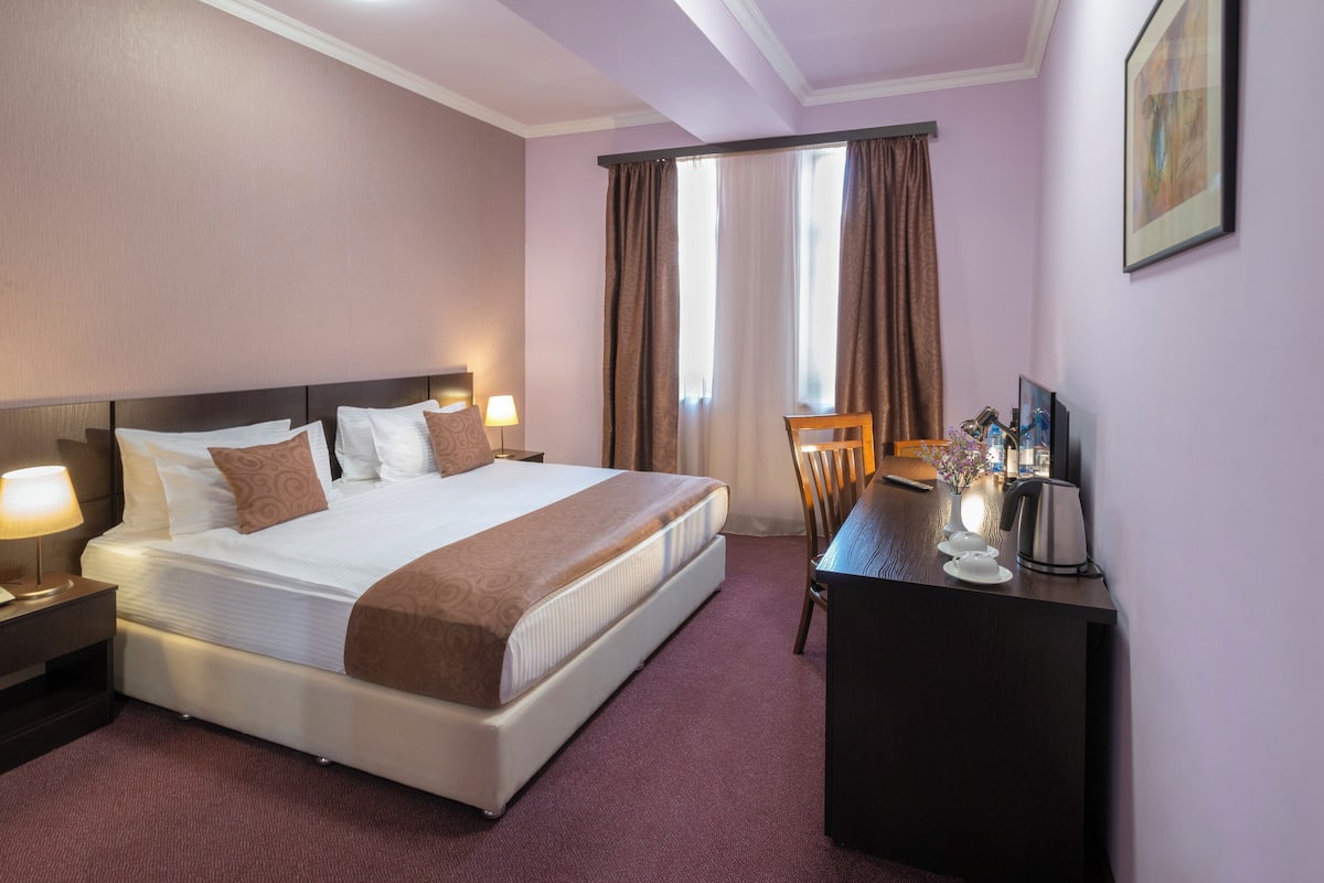 Ropa de cama de alta calidad y minibar 