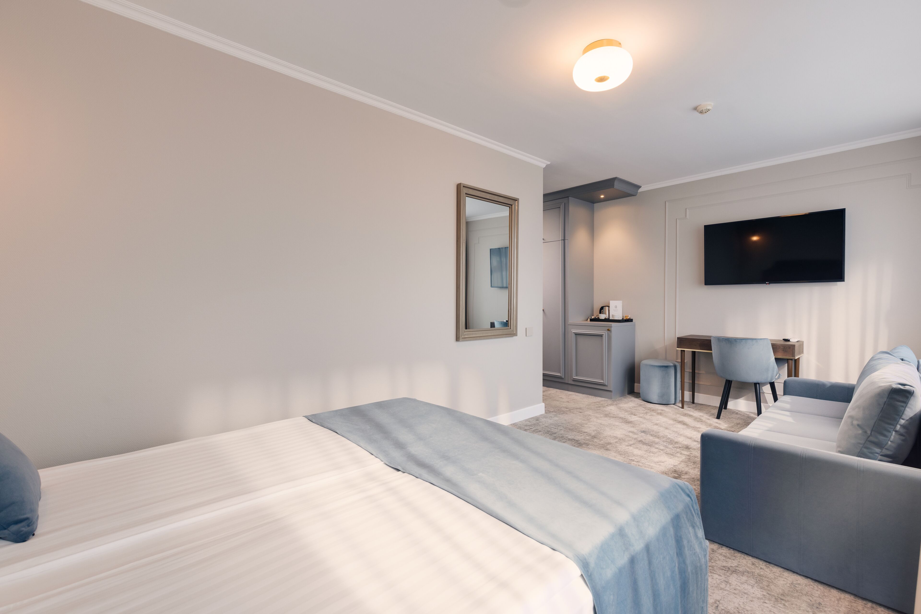 superior quadruple room | 1 bedroom, minibar, in-room safe, desk