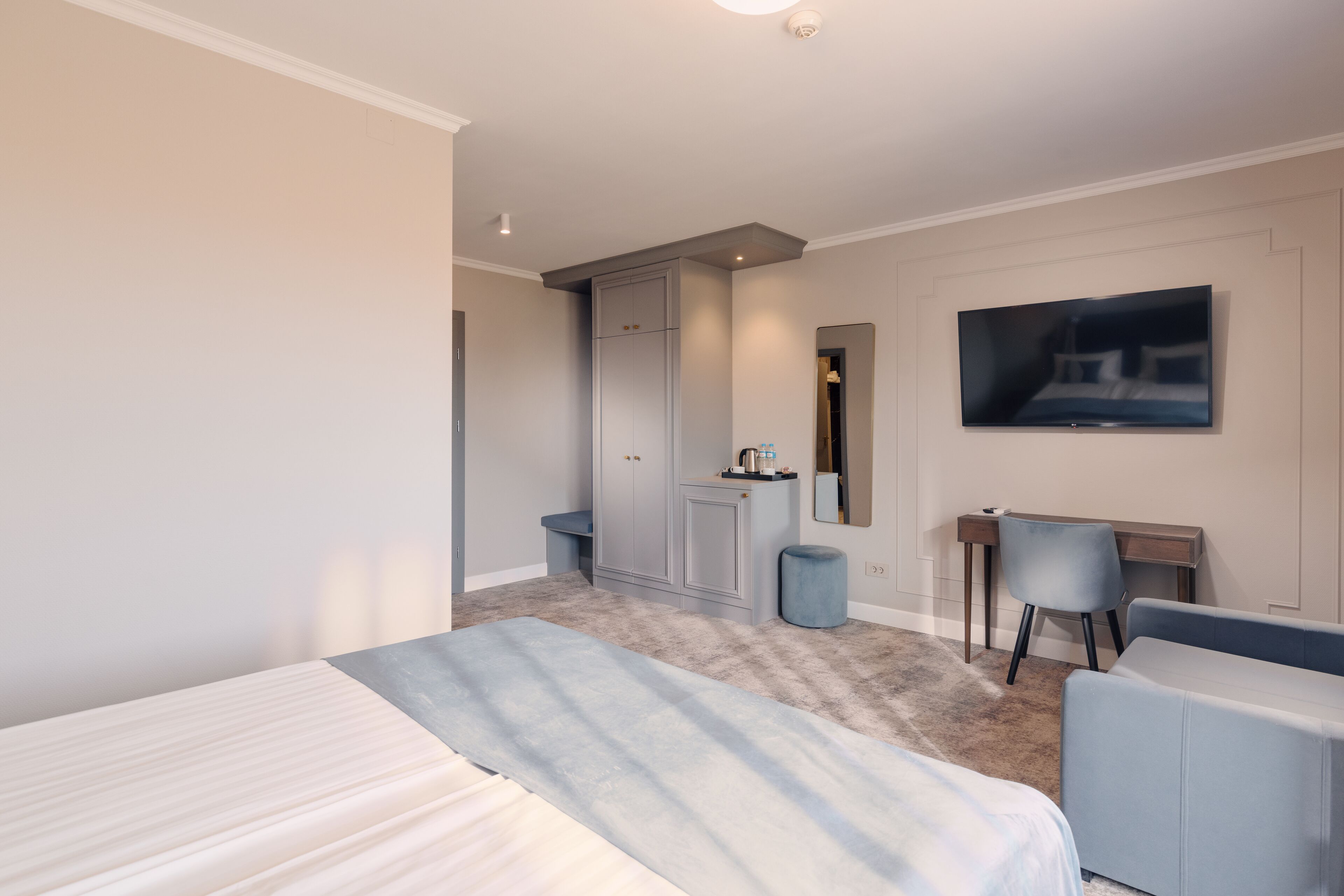 superior triple room | 1 bedroom, minibar, in-room safe, desk