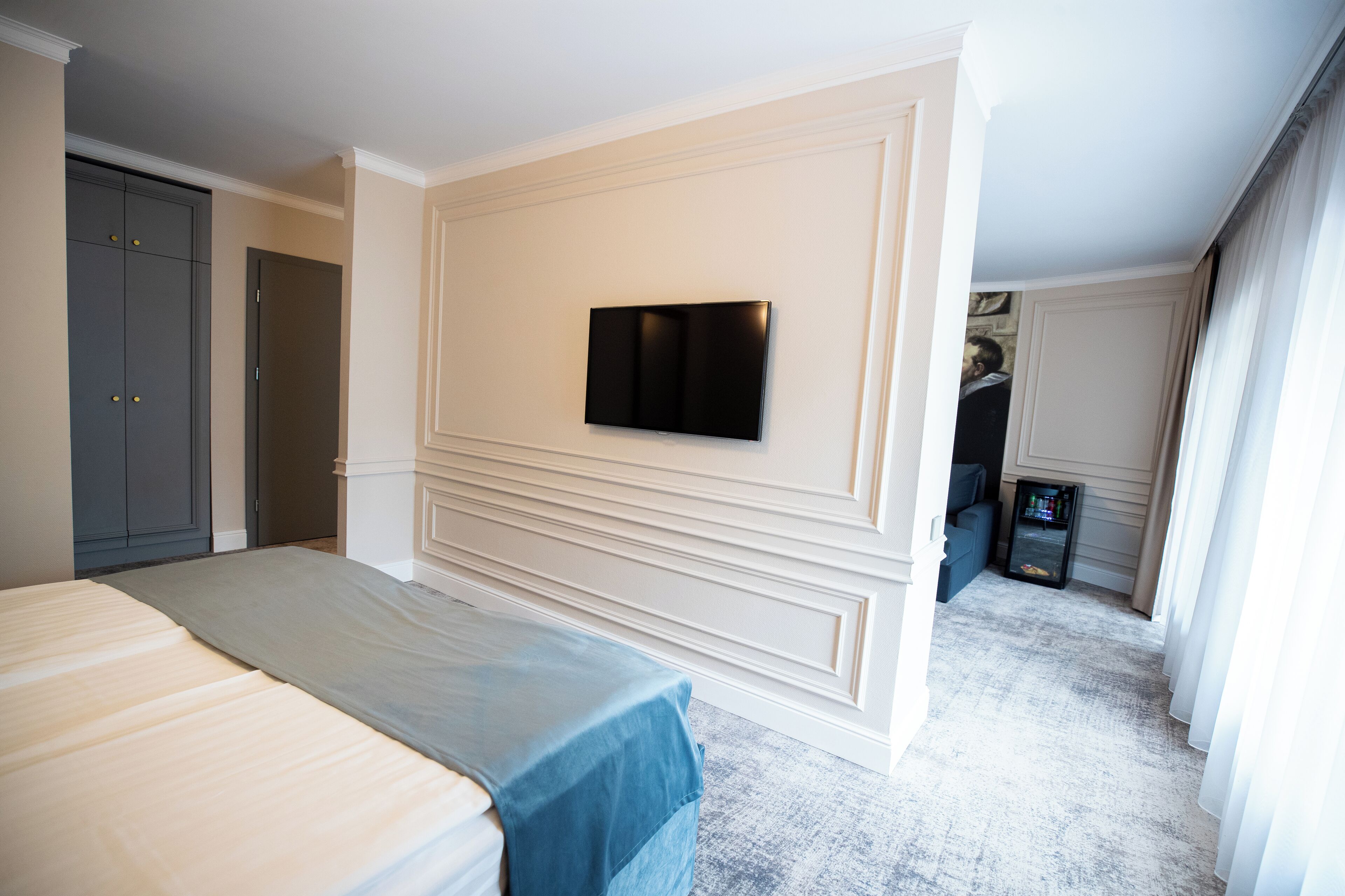 premium suite, 1 king bed with sofa bed | 1 bedroom, minibar, in-room safe, desk