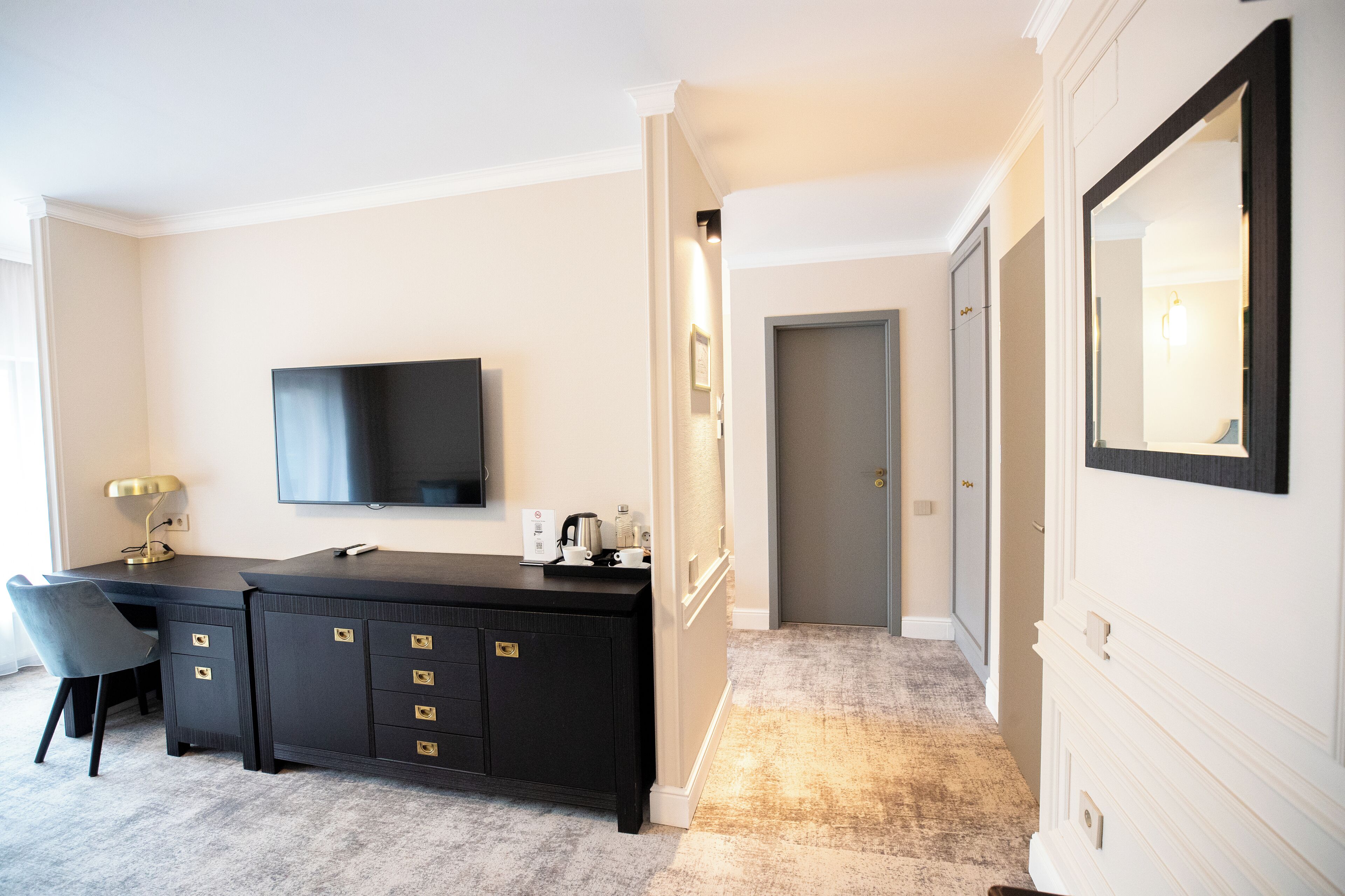 premium suite, 1 king bed with sofa bed | 1 bedroom, minibar, in-room safe, desk