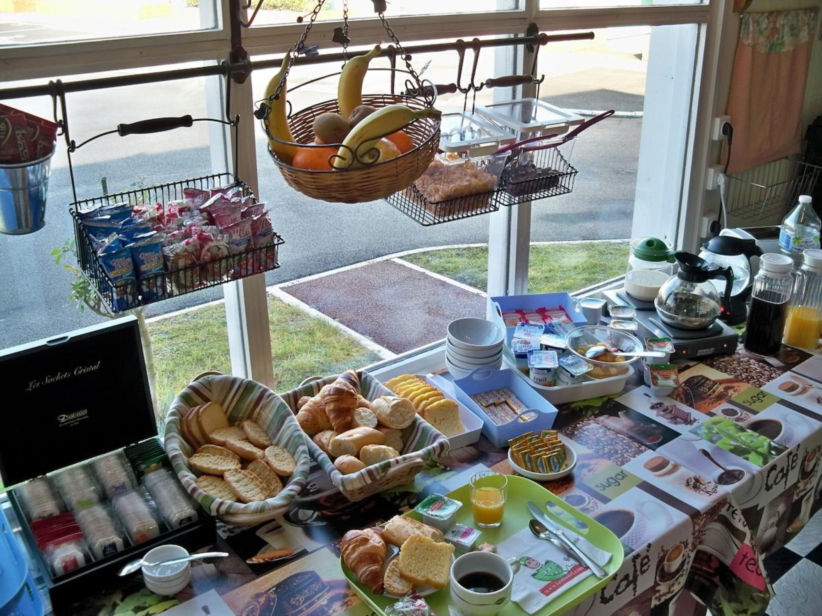 每日供應現點現煮早餐 (每人 EUR6.5)