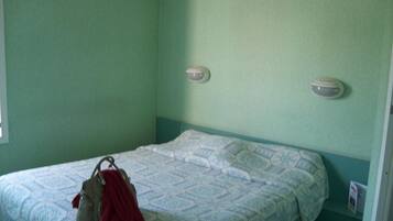 Een bureau, gratis wifi, beddengoed, rolstoeltoegang