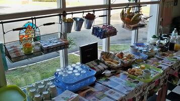 Dagelijks à la carte ontbijt (EUR 6.5 per persoon)