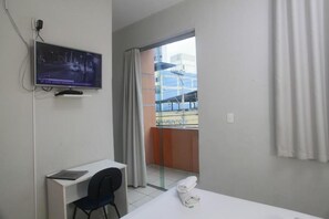 Phòng | Minibar, bàn, truy cập Internet không dây miễn phí, bộ trải giường 
