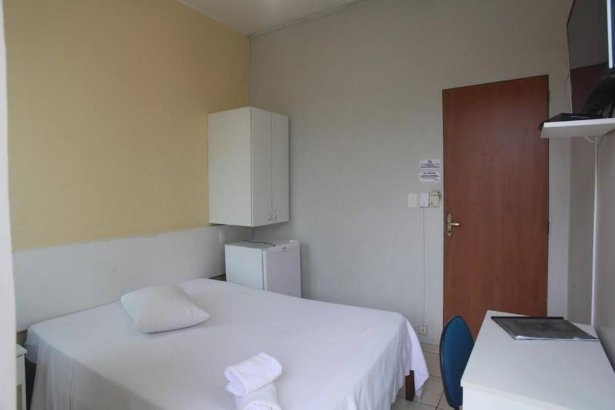 Habitación con 2 camas individuales | Minibar, escritorio, wifi gratis y ropa de cama