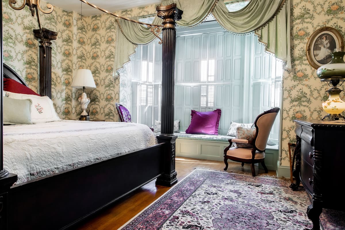 Premium bedding, iron/ironing board (on request), free WiFi