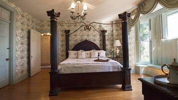 The Emig Master | Premium bedding, individually decorated, individually furnished