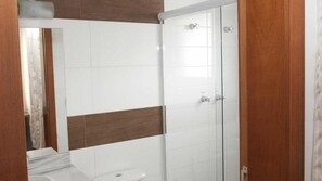 Deluxe Suite, Bathtub | Bathroom shower - Jabuticaba Hotel Business (São Paulo)