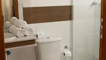 Classic Double Room, 1 Double Bed | Bathroom | Shower, towels