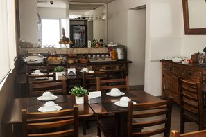 Free daily buffet breakfast
