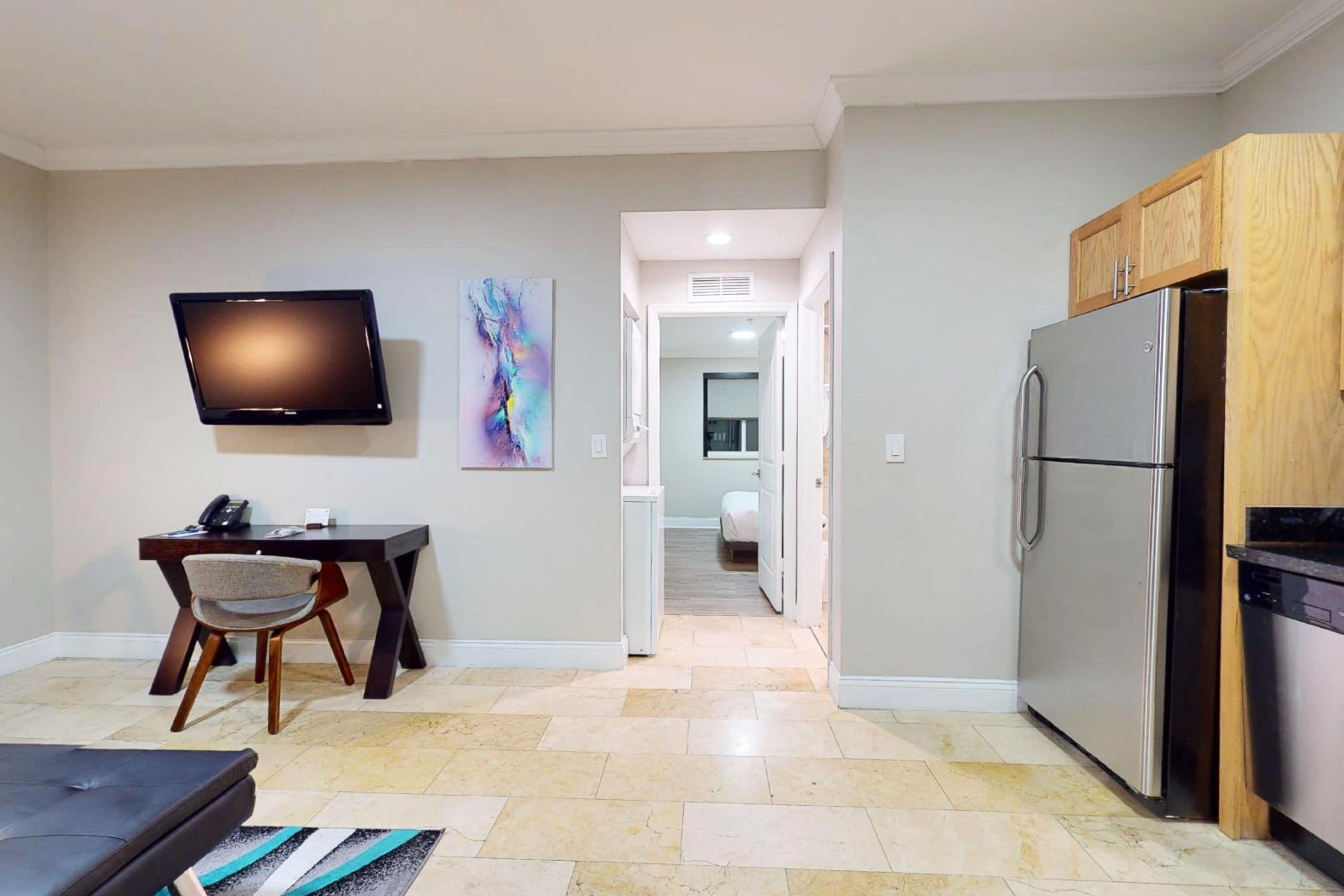 deluxe suite, 1 bedroom, kitchen | living area | 42-inch led tv with digital channels, tv