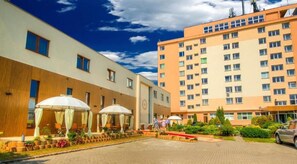 Exterior - Confero (Nysa)