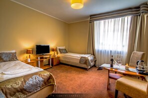 Shower, free toiletries, towels - Confero (Nysa)