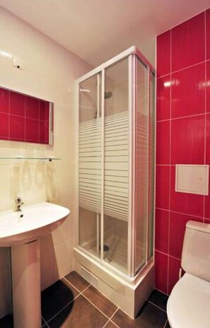 Shower - Le Victor Hugo (Montrouge)