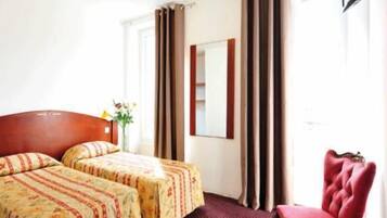 Escrivaninha, quartos à prova de som, berços grátis, Wi-Fi de cortesia