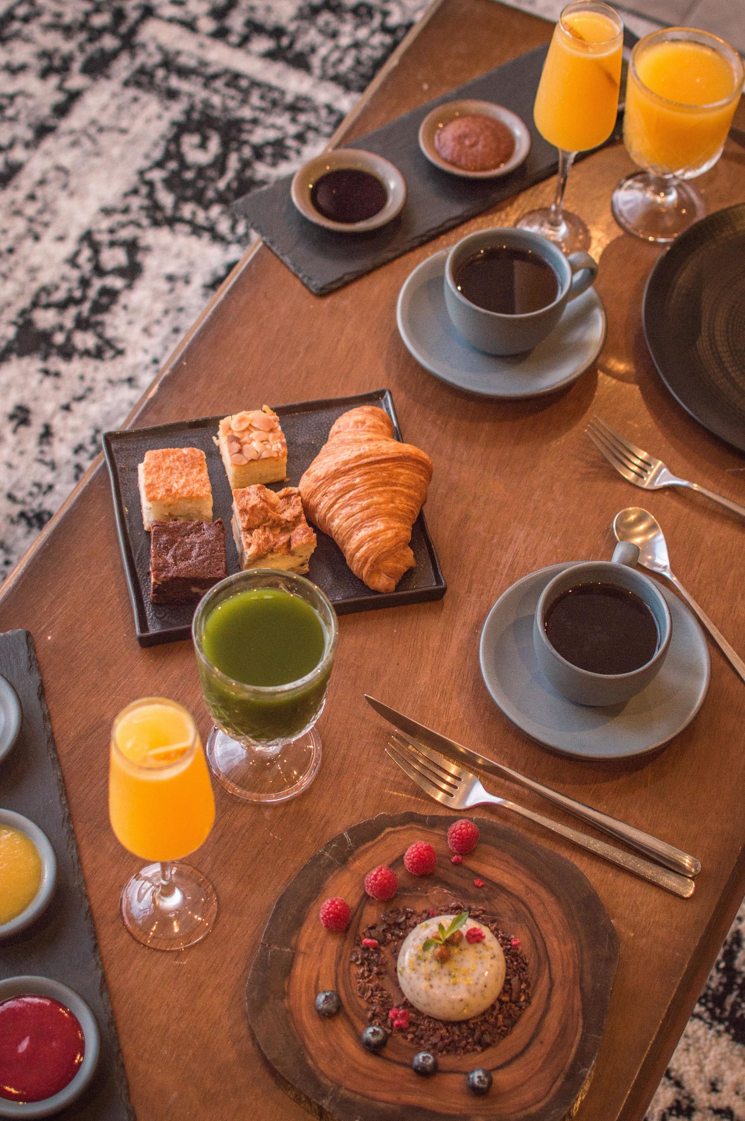 1 bedroom, egyptian cotton sheets, premium bedding, down duvets