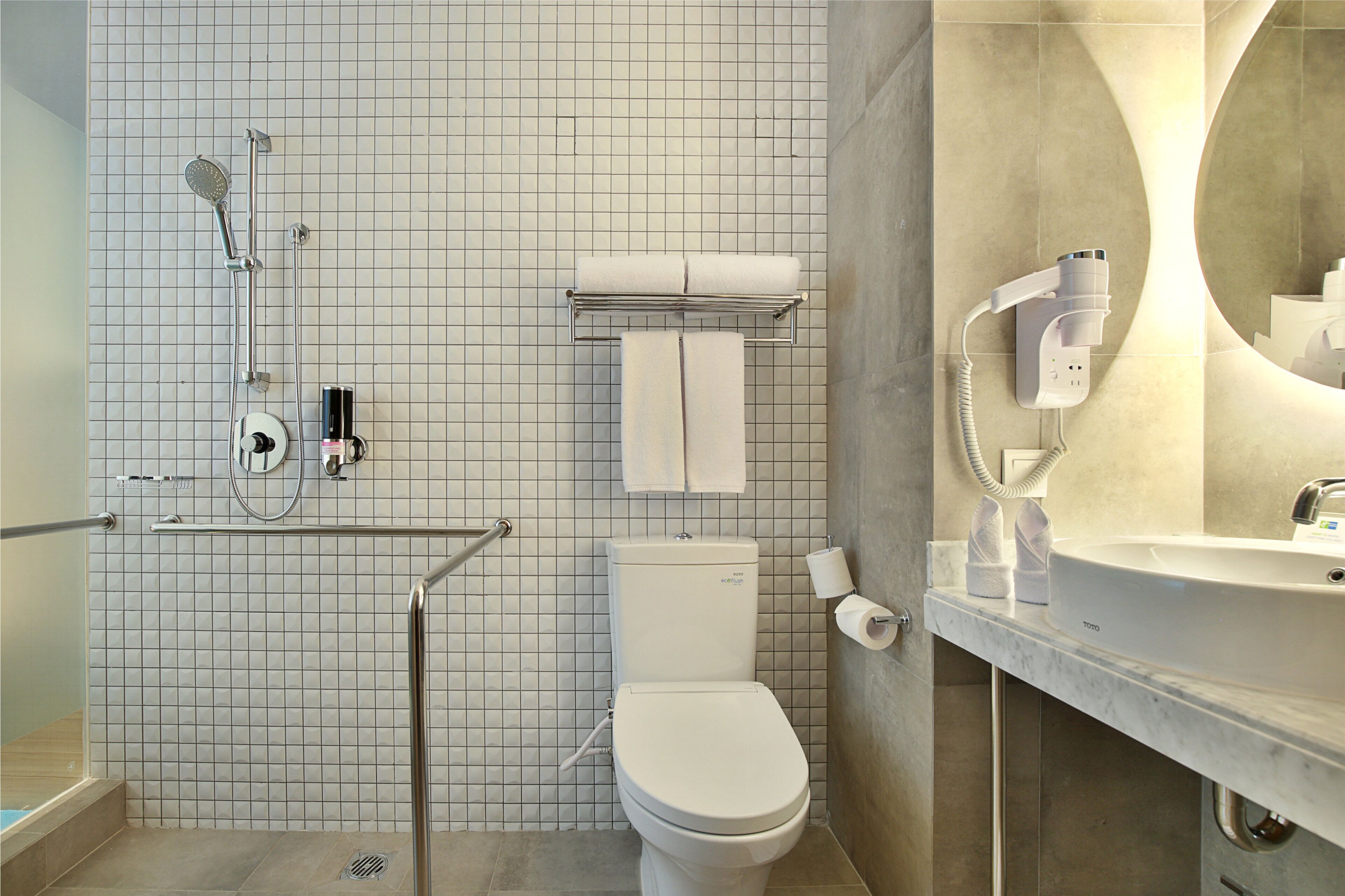 Standaard kamer, 1 queensize bed, toegankelijk voor mindervaliden (with Free Breakfast) | Een minibar, een kluis op de kamer, een bureau, een laptopwerkplek
