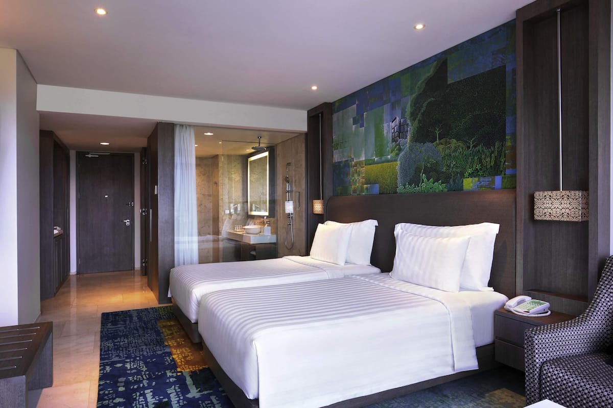 Minibar, in-room safe, desk, laptop workspace