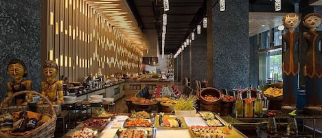 Frukostbuffé varje dag (IDR 332750 per person)