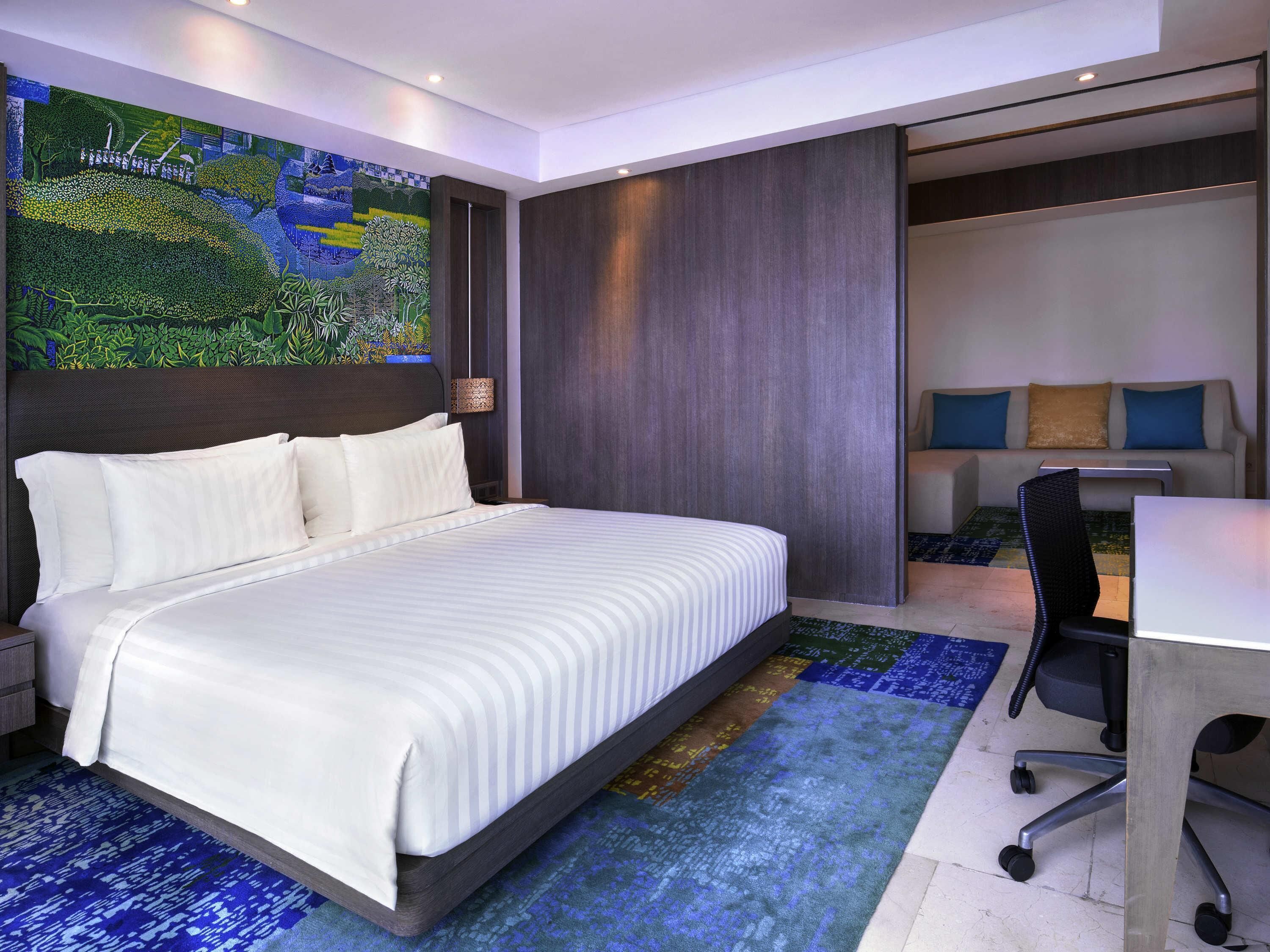 Suite empresarial, 1 cama King size | Minibar, caja de seguridad en la habitación y escritorio 