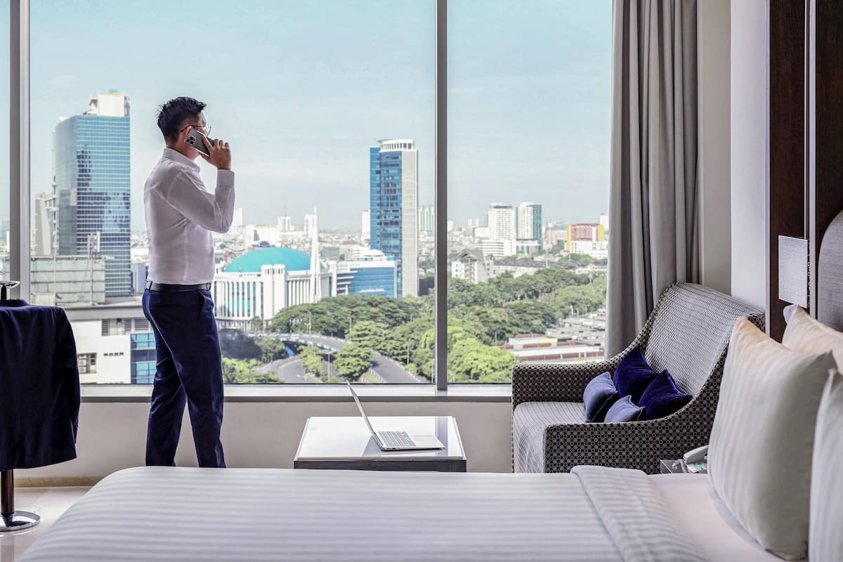 Executive Suite, 1 King Bed | Minibar, in-room safe, desk, laptop workspace