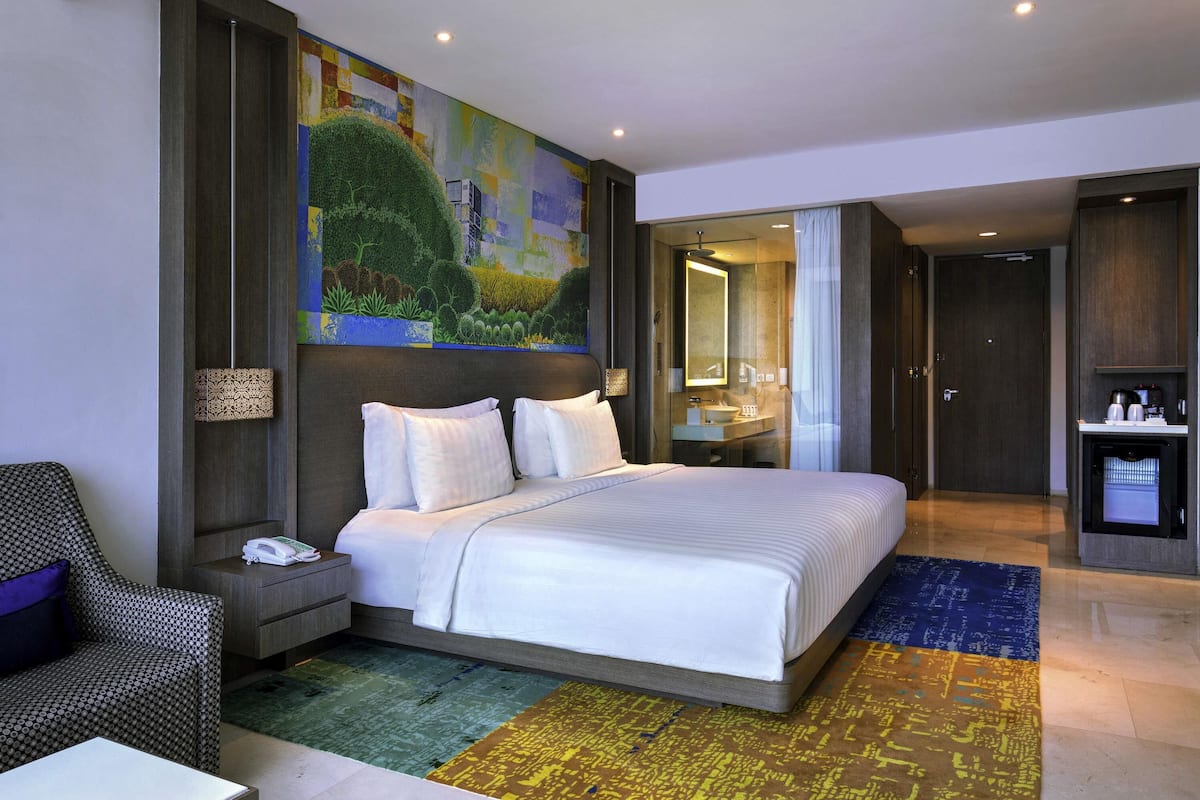 deluxe room, 1 king bed | minibar, in-room safe, desk, laptop workspace