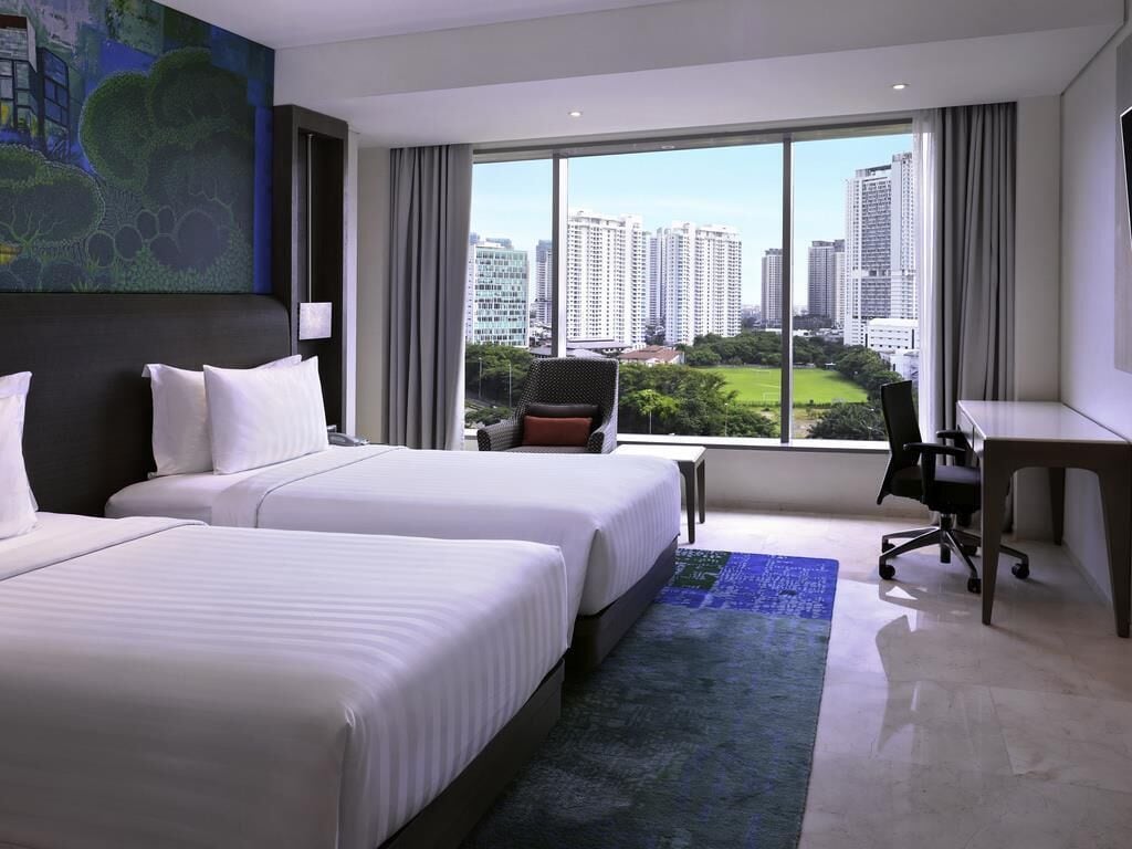 Deluxe Room, 2 Twin Beds | Minibar, in-room safe, desk, laptop workspace