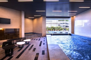 Indoor spa tub