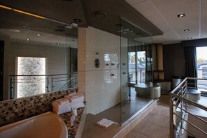 Superior Room | Bathroom - Hôtel Le Chablis (Montreal)