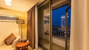 أسرّة أطفال/رضّع وخدمة الإنترنت ومُنبهات