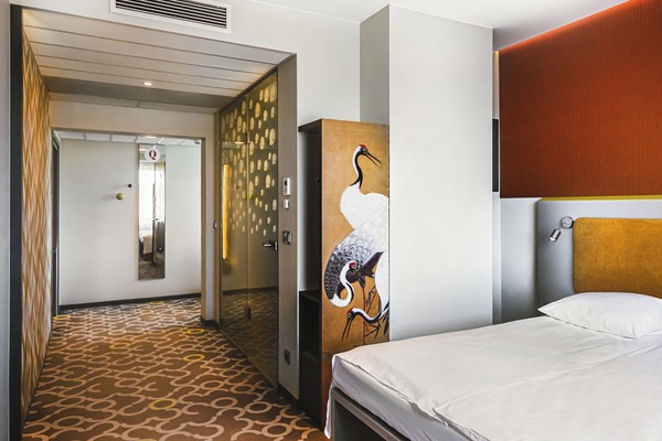Family Room | Peralatan tempat tidur premium, langsir/tirai gelap terus, kalis bunyi