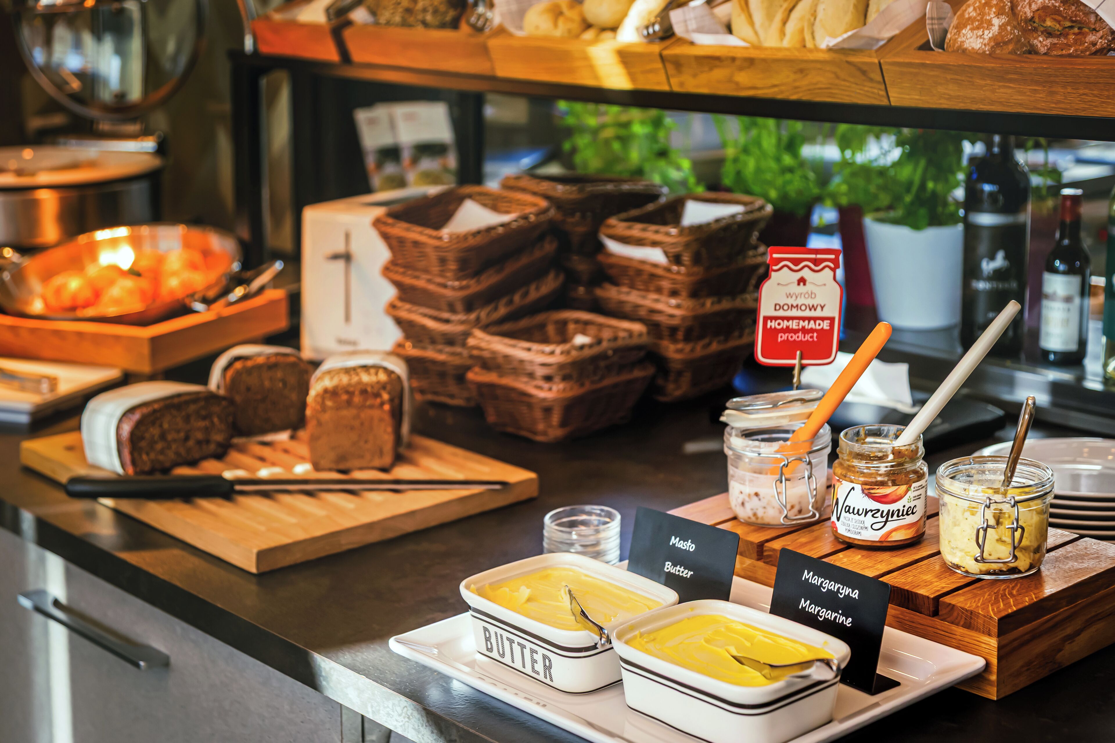 daily buffet breakfast (pln 50.00 per person)