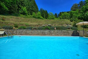 Outdoor pool, pool loungers - Villa Portole Uno (Cortona)