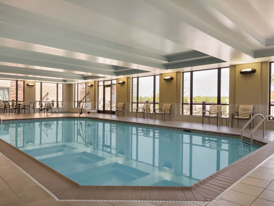 Una piscina cubierta