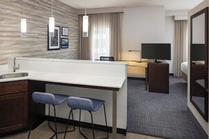 32-inch Smart TV with cable channels, TV, Netflix