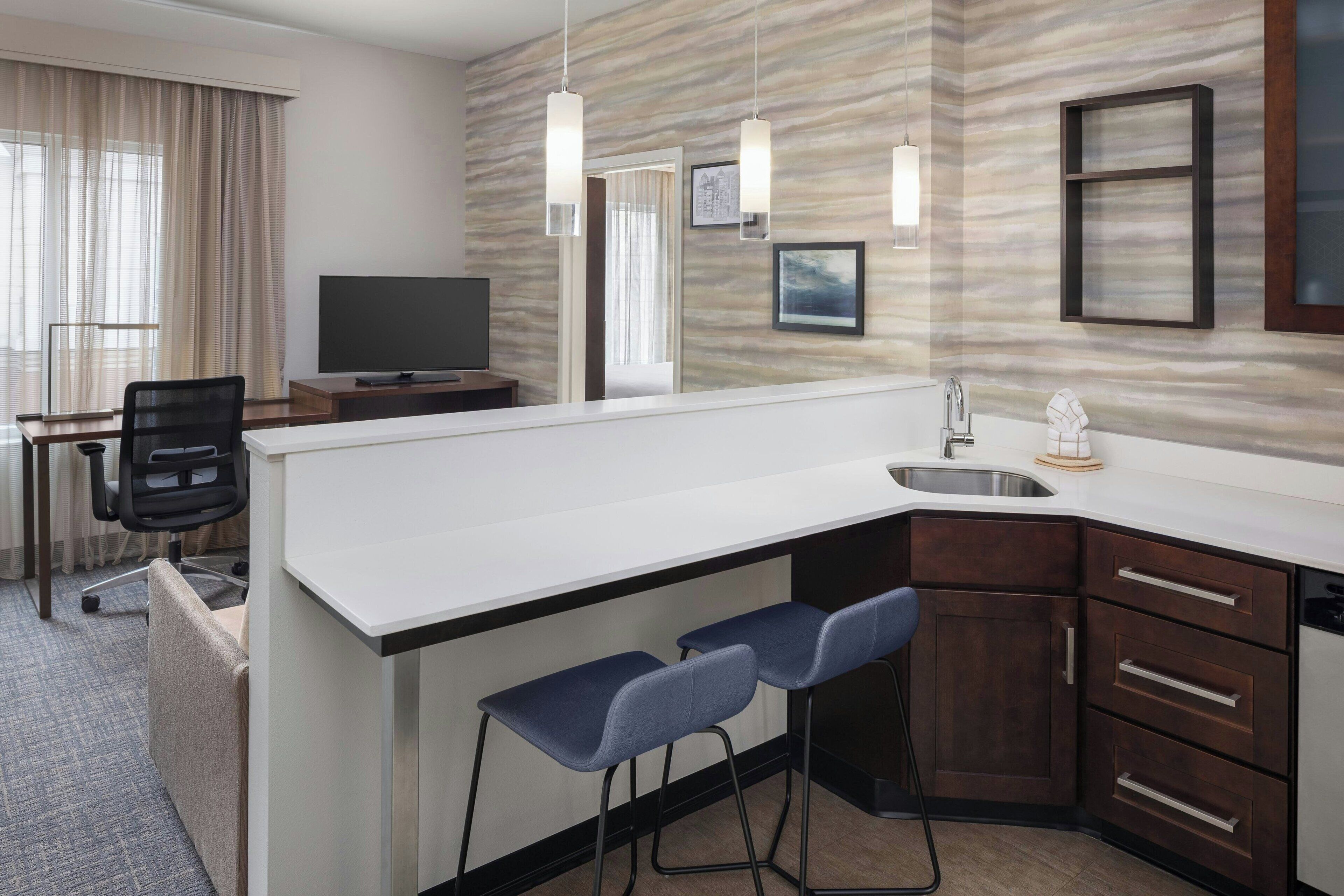 suite, 1 bedroom, non smoking | private kitchen | full-sized fridge, microwave, stovetop, dishwasher