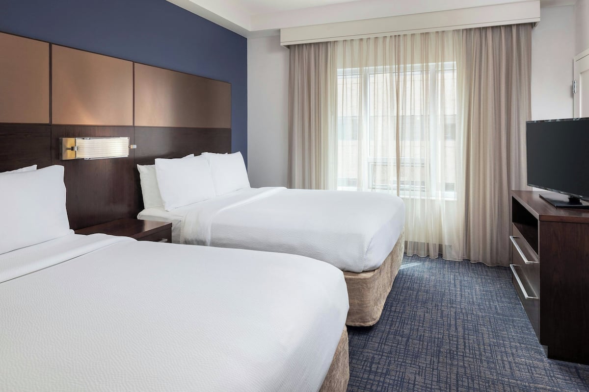 1 bedroom, premium bedding, down comforters, memory foam beds