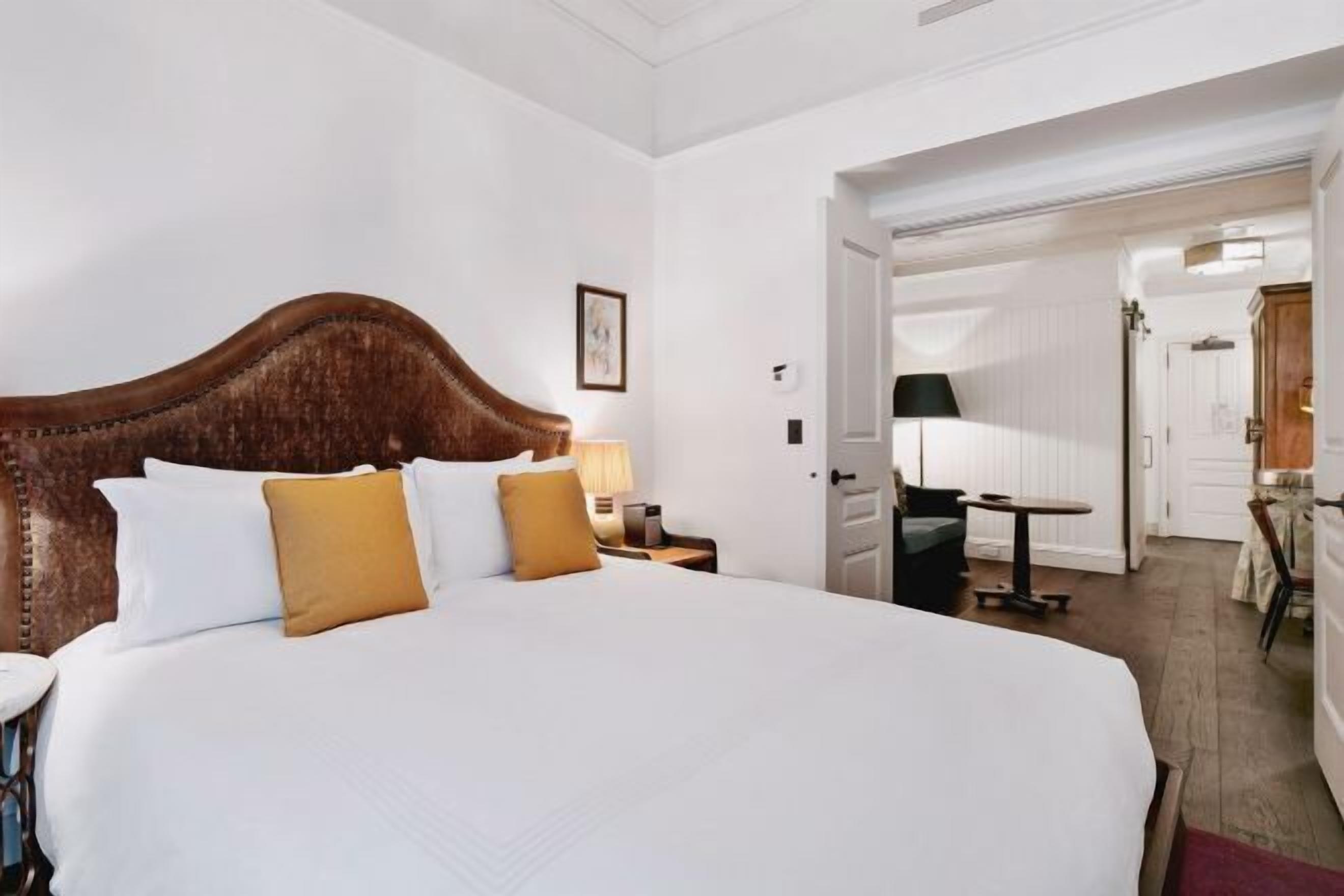 Ropa de cama de alta calidad y minibar 