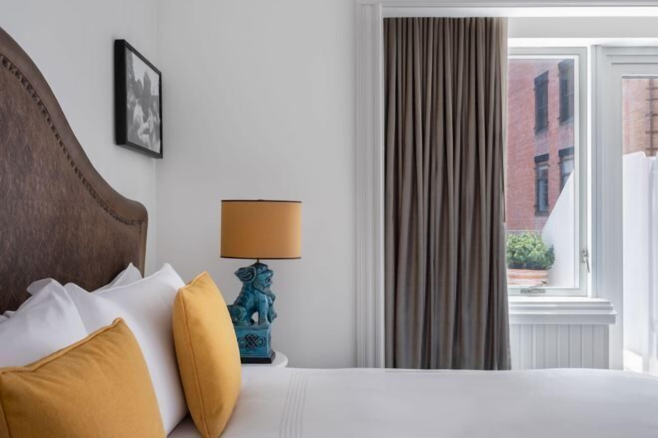 Ropa de cama de alta calidad y minibar 