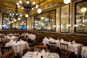 3 restaurants servant le petit déjeuner, spécialités Cuisine américaine