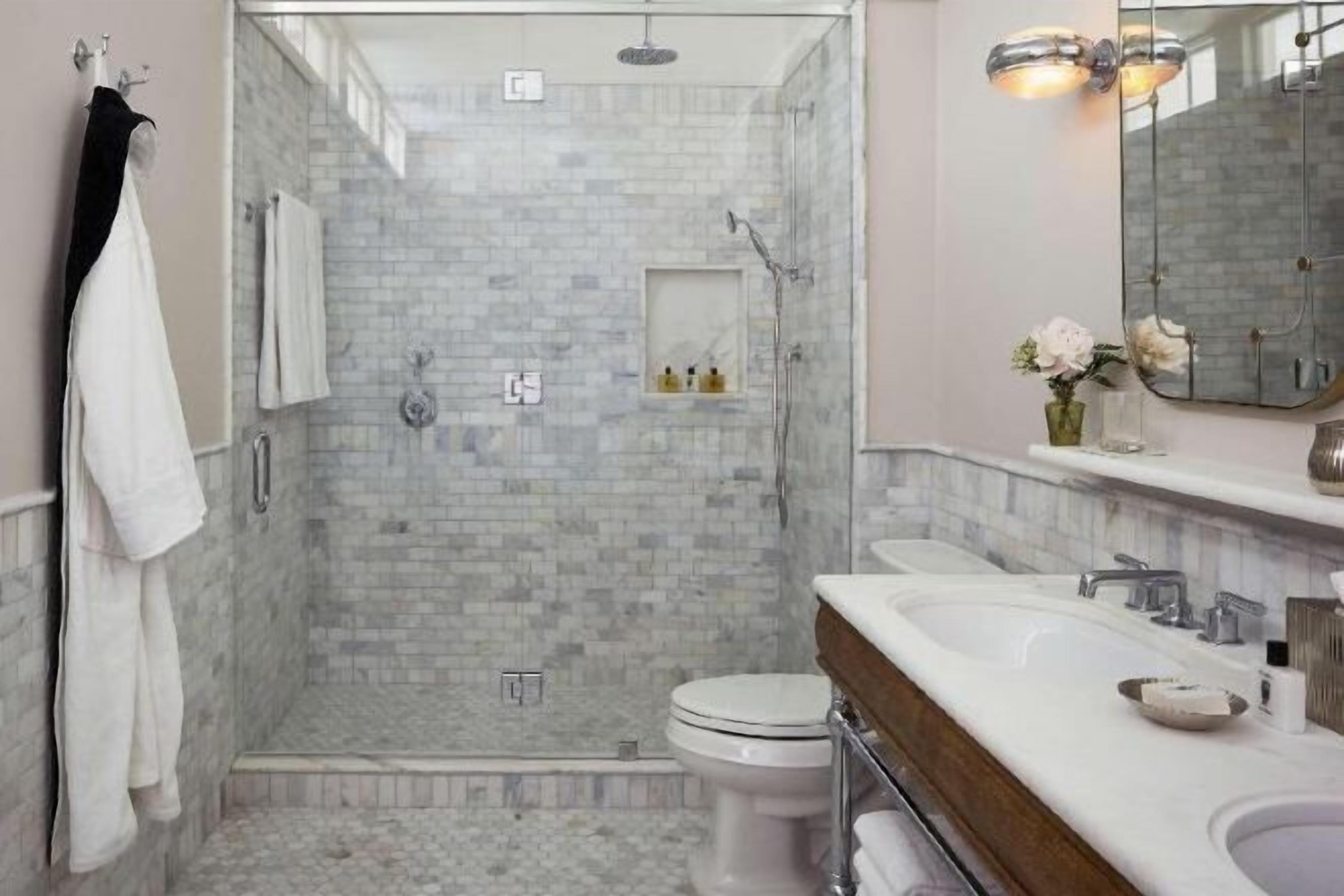 Artículos de tocador de diseñador, secador de pelo, batas, pantuflas