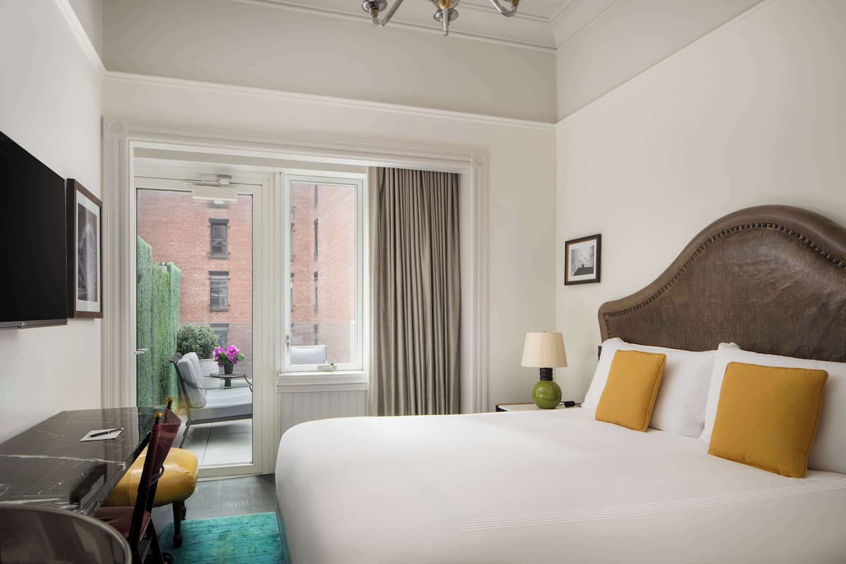 Premium Room, 1 King Bed, Terrace | Premium bedding, minibar, in-room safe, desk