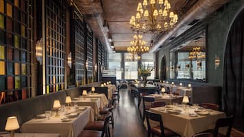 3 間餐廳,供應早餐、午餐和晚餐,美國料理