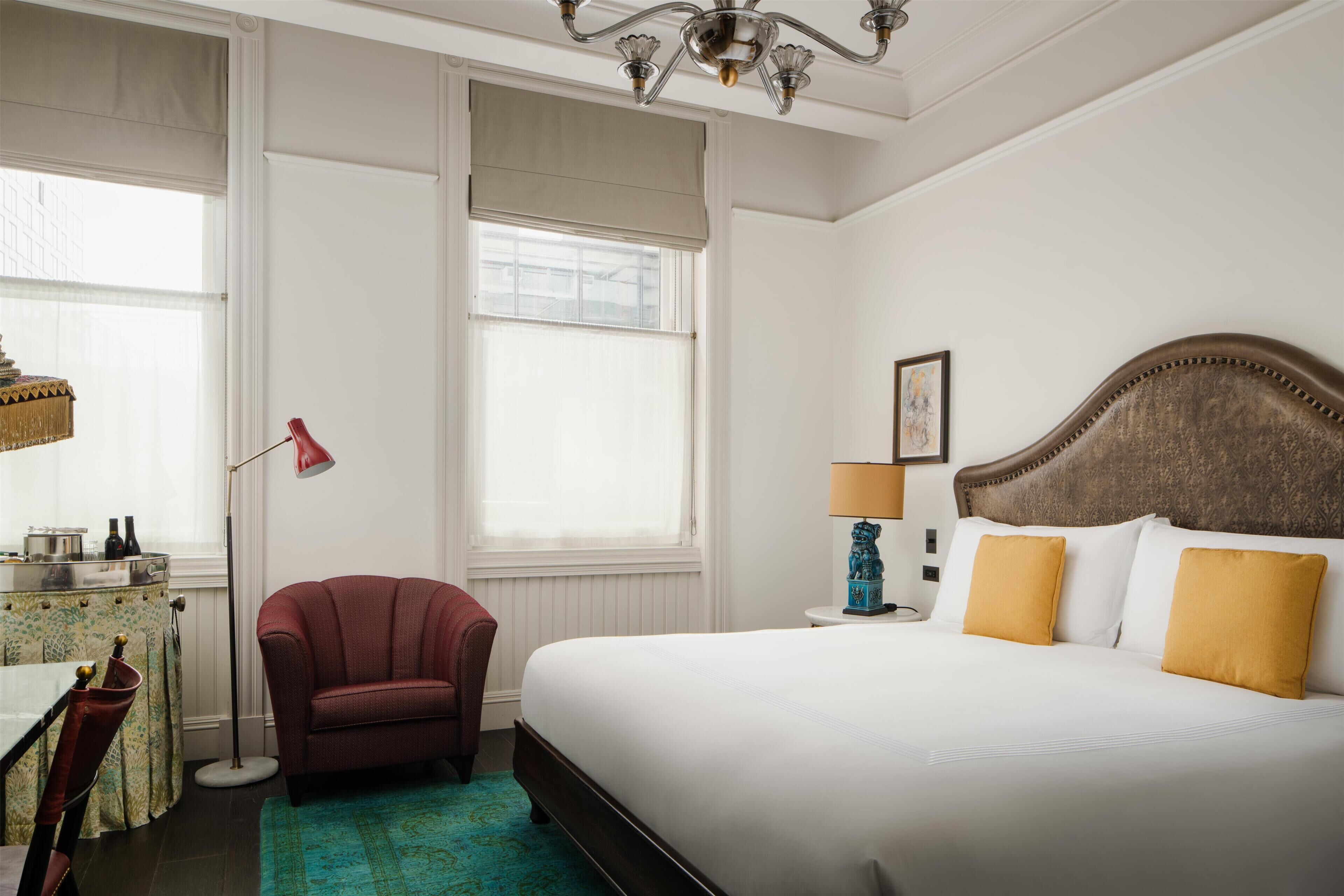 Deluxe Room, 1 King Bed | Premium bedding, minibar, in-room safe, desk
