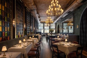 3 restaurants, breakfast, lunch, dinner served; American cuisine 