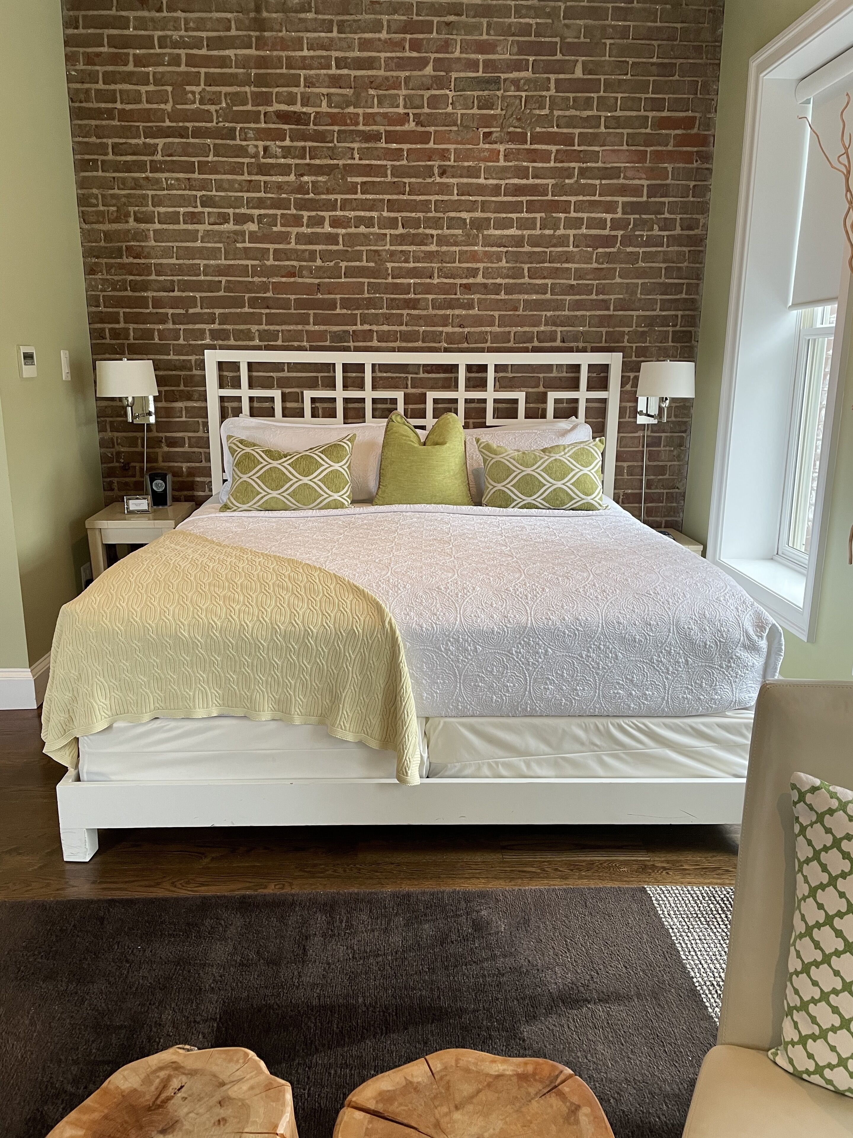 suite (verde) | premium bedding, in-room safe, individually decorated