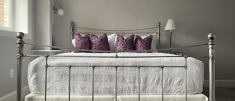 Suite (Violetta) | Premium bedding, in-room safe, individually decorated