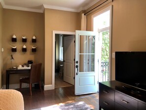 Suite (Terra) | Ropa de cama de alta calidad, caja fuerte, decoración individual