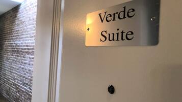 A sign reading "Verde Suite" on a wall.